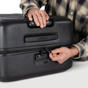 Osprey Ozone Hardside 30" - 4-Rollen-Trolley L 76 cm (black) - Ansicht 4