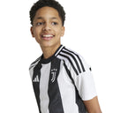 adidas Juventus Turin Fußball - Jr. Heimtrikot 24/25 (white/black, 176) - Ansicht 4