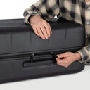 Osprey Ozone Hardside 30" - 4-Rollen-Trolley L 76 cm (black) - Ansicht 6